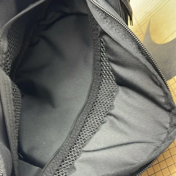 Nike Black Belt Bag Nike Heritage Waistpack (3L) & Fanny Pack
Black 
NWT - Picture 11 of 16